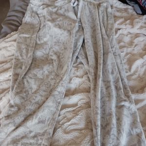 Gilligan&omalley Christmas pj set. Size XL shirt is red pants are white/grey